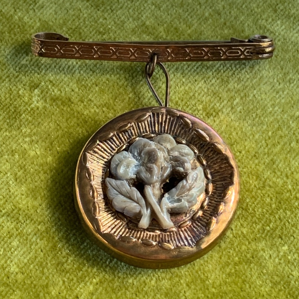 Antique Gold Washed Brooch with Mesh Insert